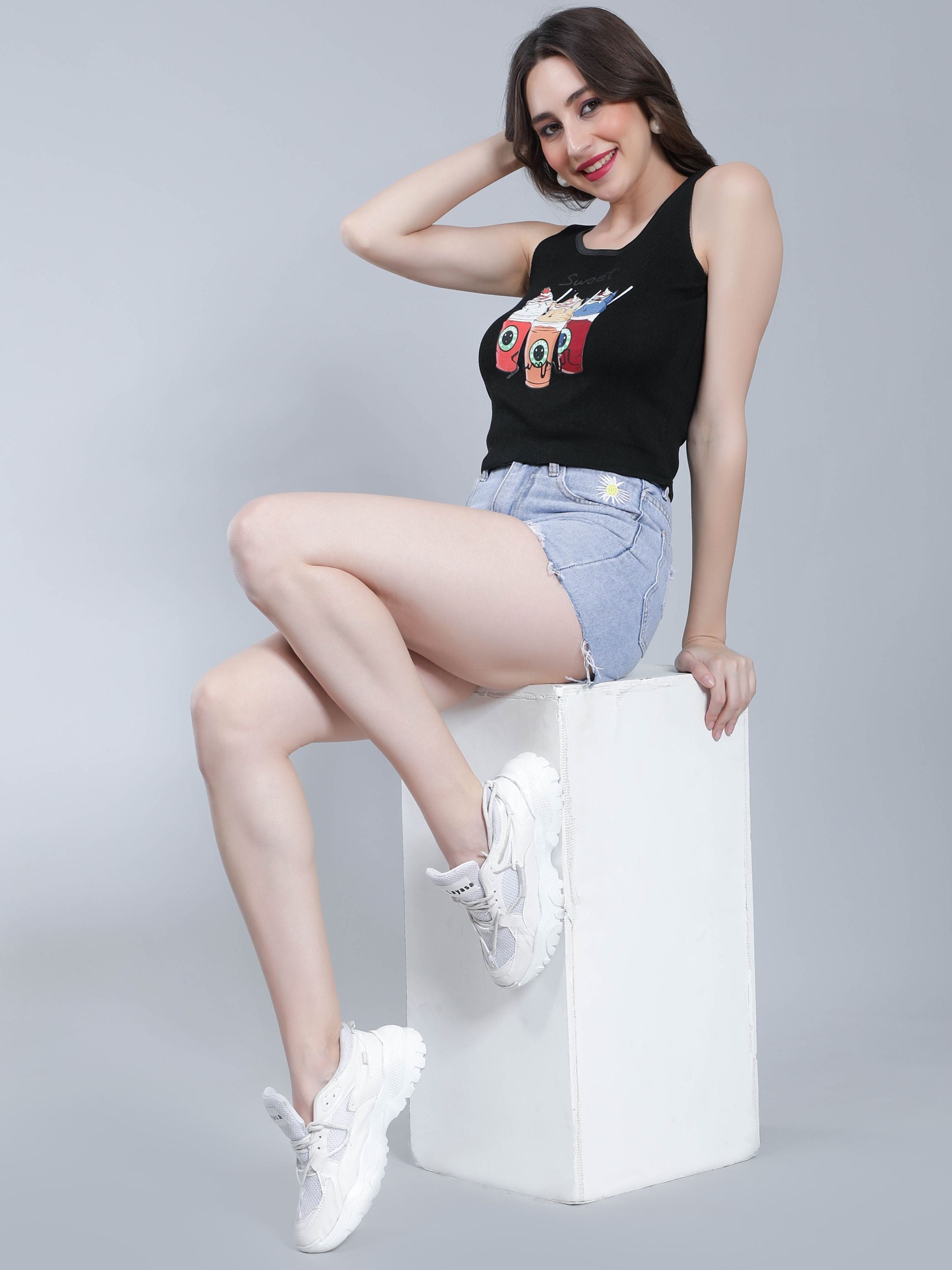 Flower Embroidery Ripped Denim Shorts