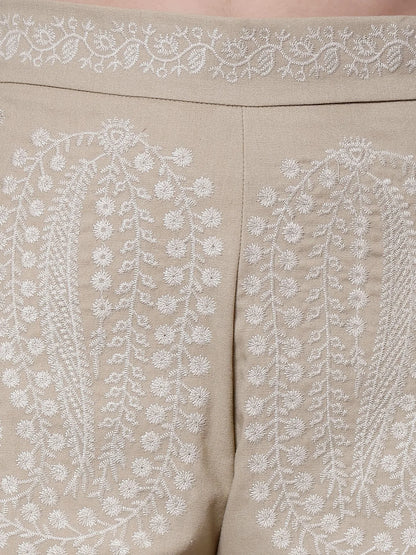 Embroidered Exquisite Pattern Shorts
