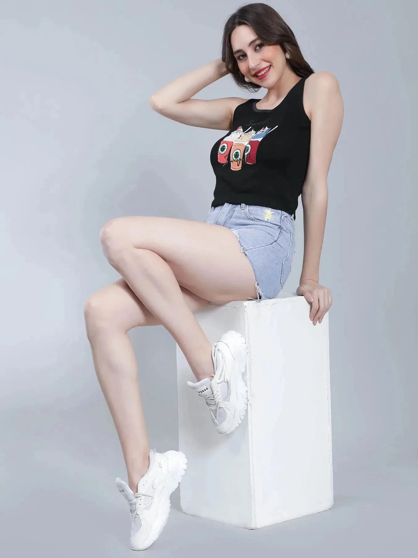 Flower Embroidery Ripped Denim Shorts