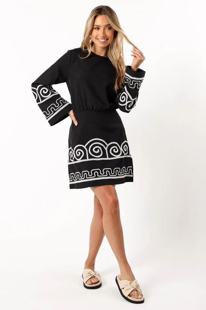 petal-and-pup-au-dresses-malachai-longsleeve-mini-dress-black-white-32883482099823_720x__preview.webp